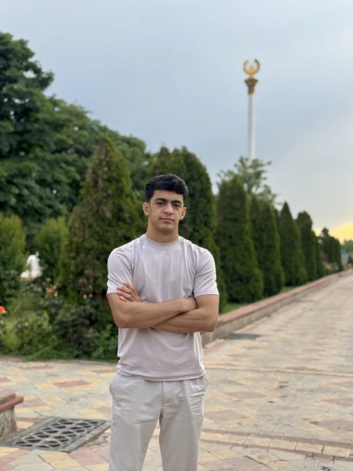 В парке у флагштока